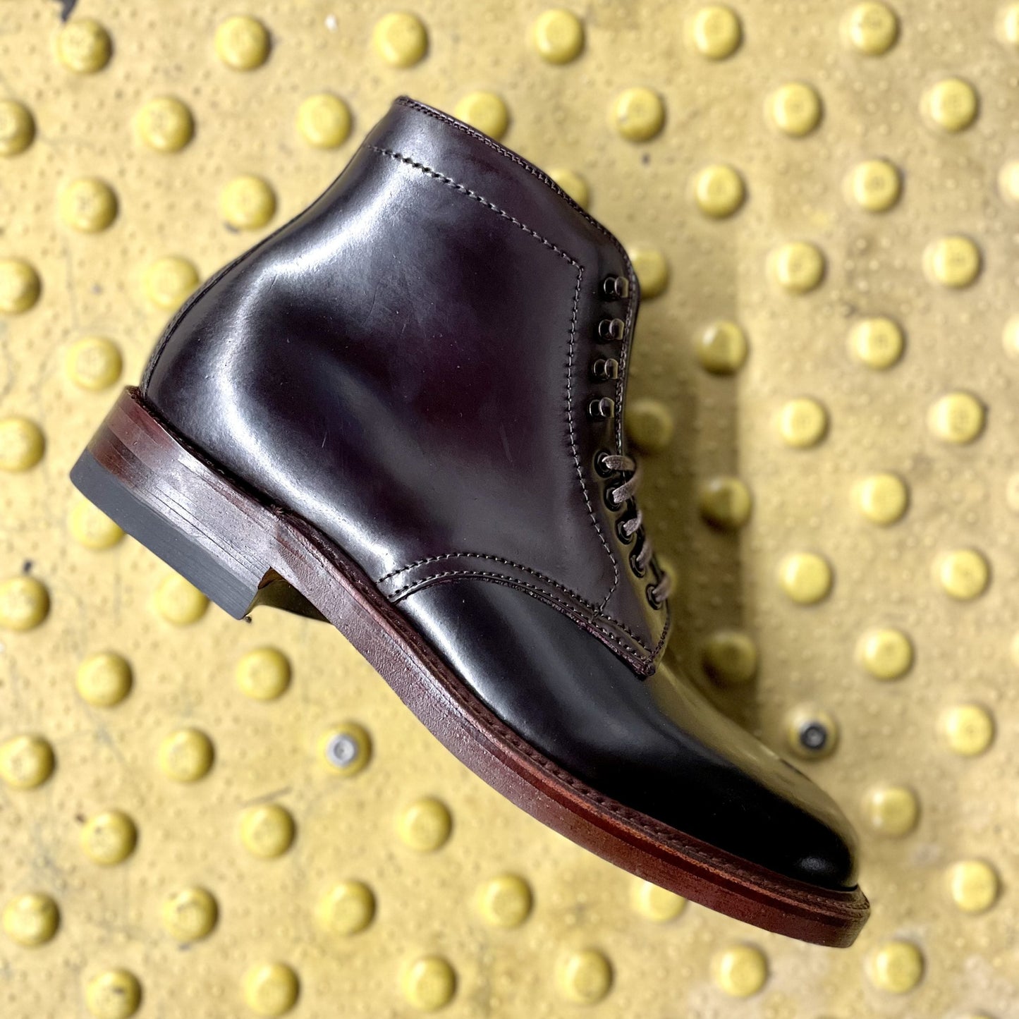 D1854H - Plain Toe Boot w Neocork Sole in Color 8 Shell