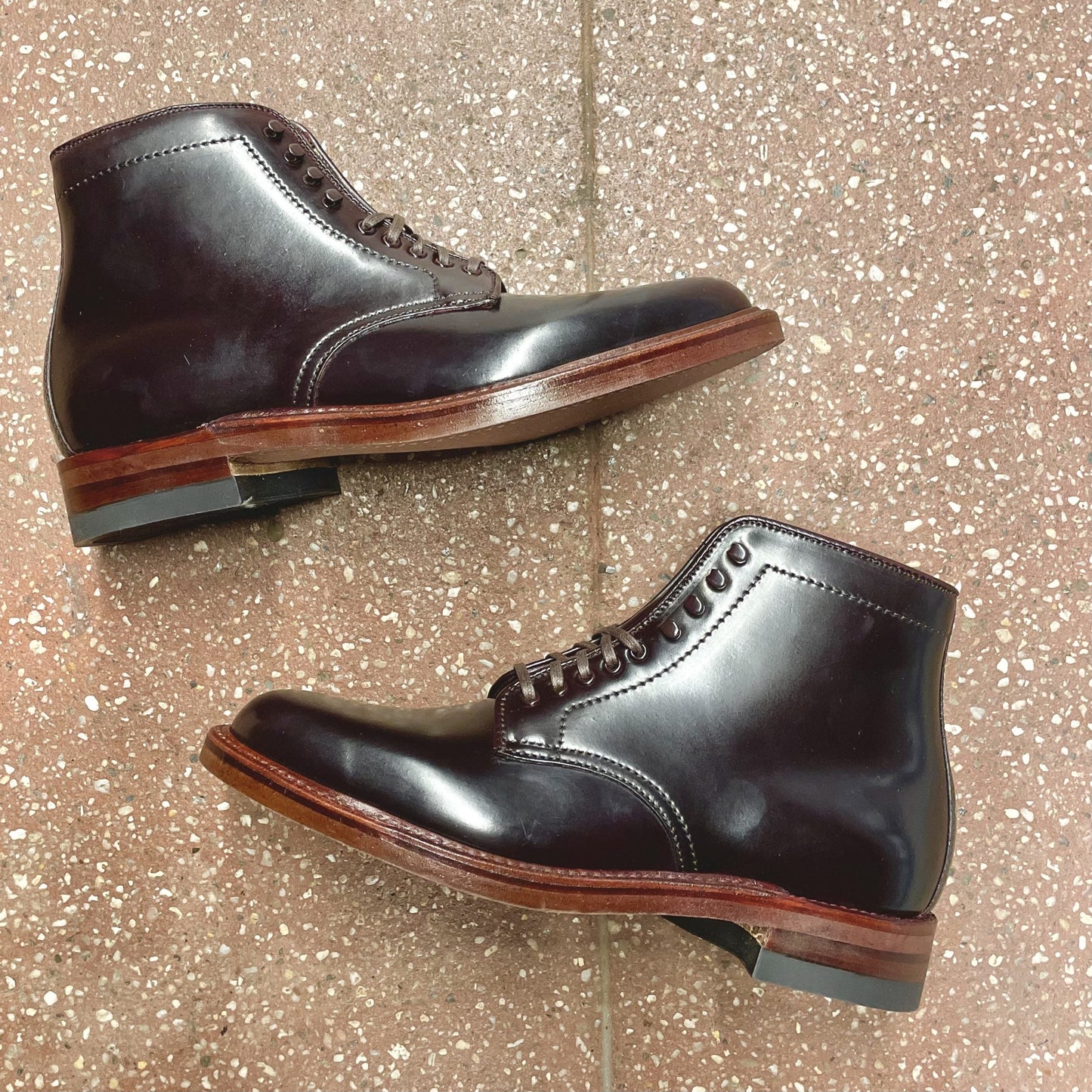 D1854H - Plain Toe Boot w Neocork Sole in Color 8 Shell