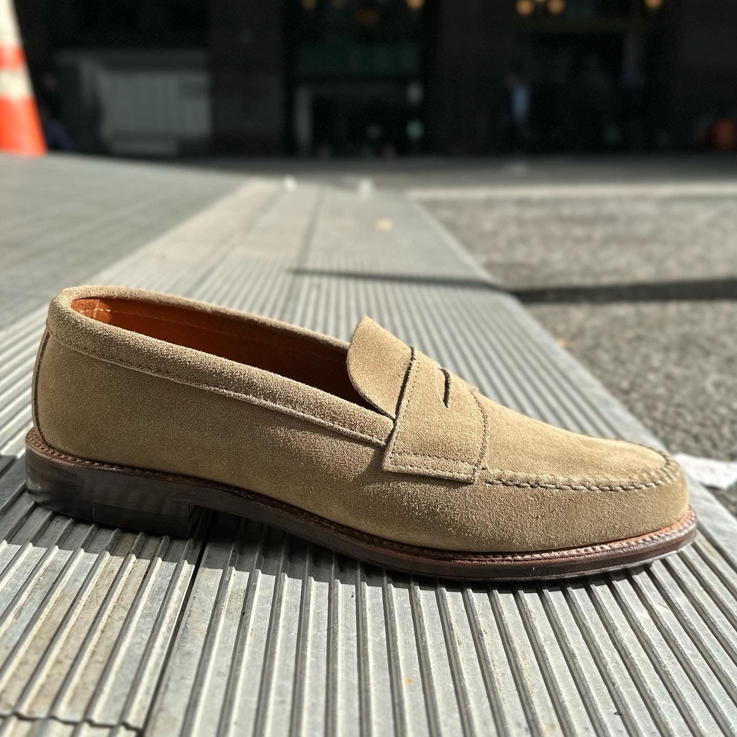 D1221 - Unlined Leisure Hand Sewn in Visone Suede