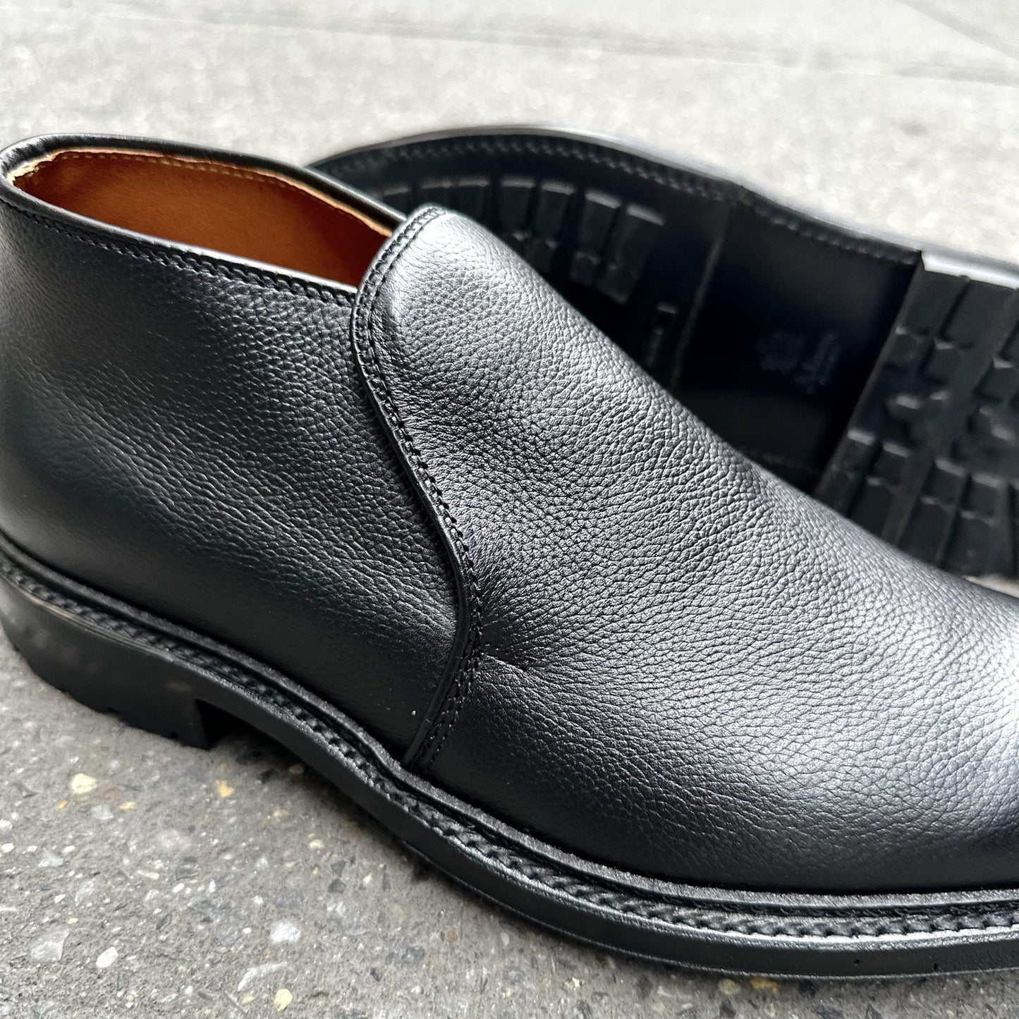 D2711C - 750 Chukka Boot in Black Regina Grain