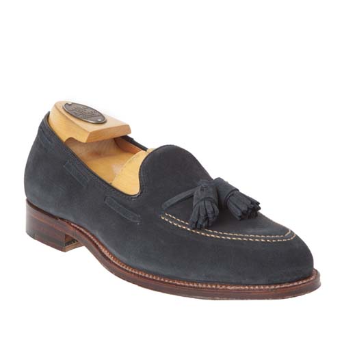 The Alden Madison 36205 - Tassel Loafer in Navy Blue Suede features white stitching, a brown leather sole, and includes a wooden shoe tree.