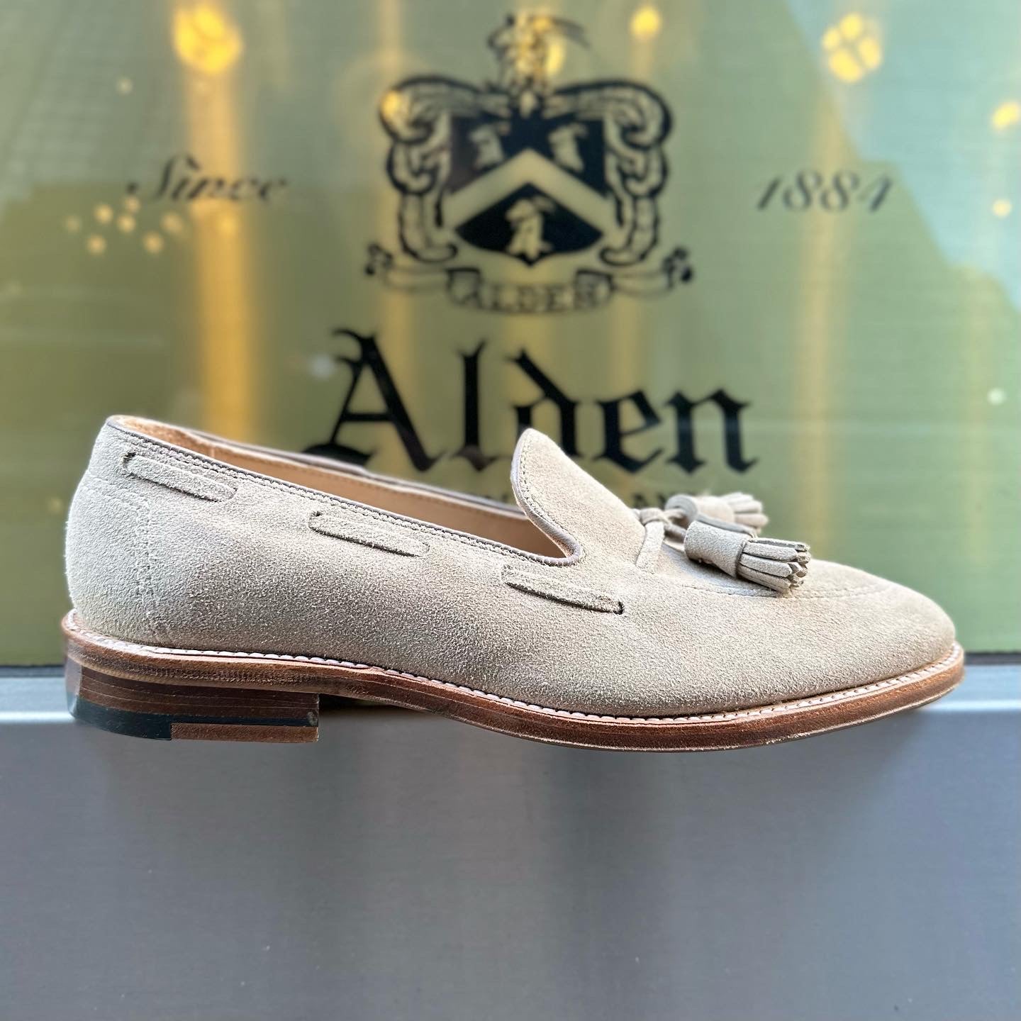D1117 - Unlined Tassel Loafer in Milkshake Suede(