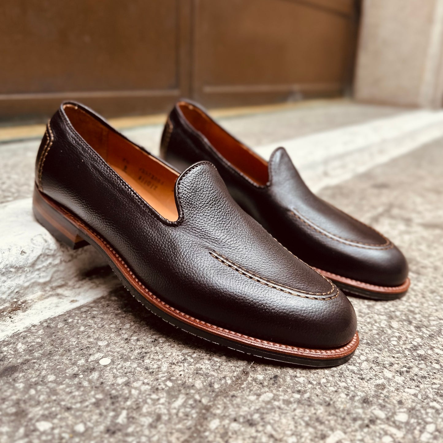 A1101L - Vanderbilt in Brown Regina Grain