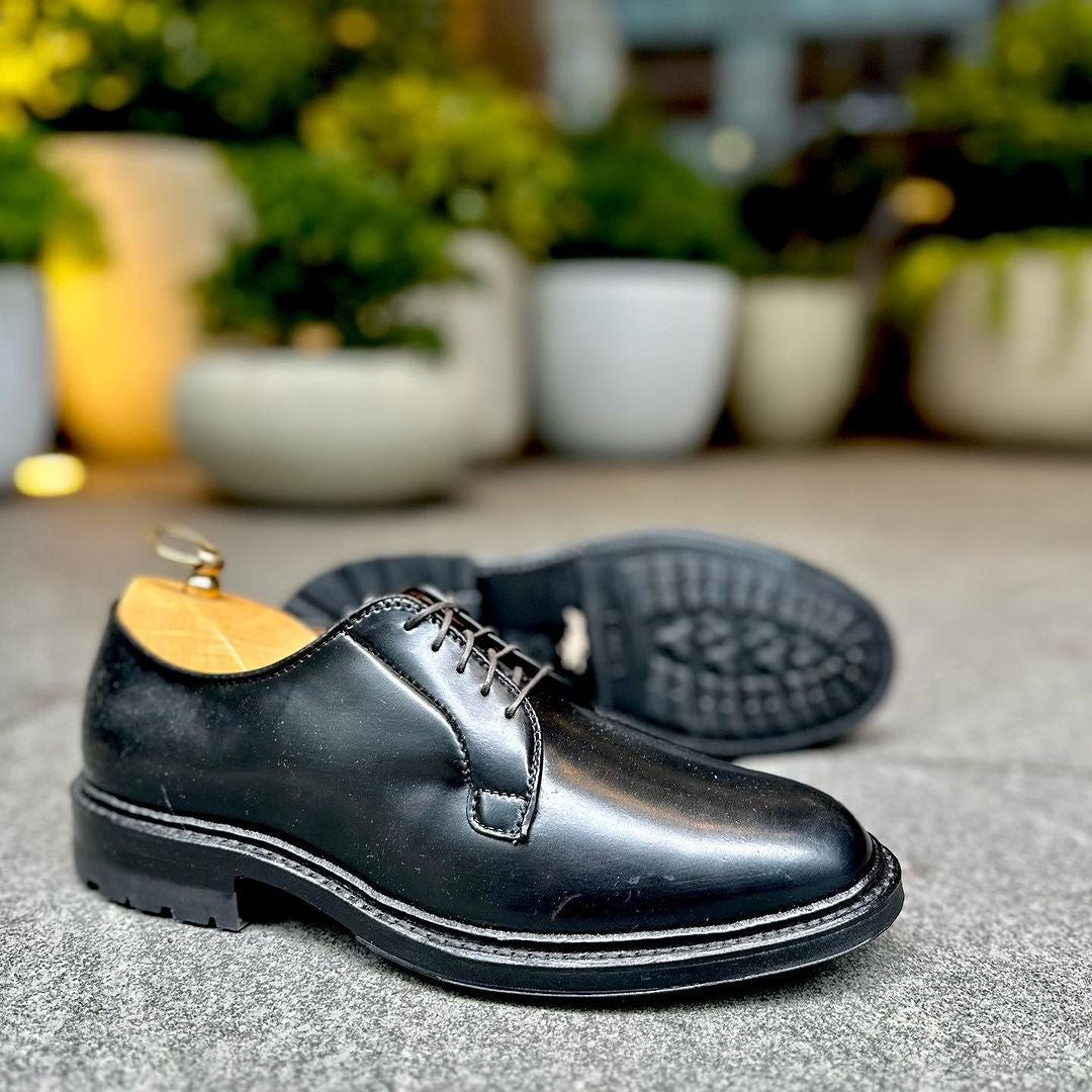 9901C -  Plain Toe Blucher with Commando Sole in Black Shell