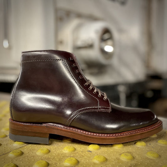 D1854H - Plain Toe Boot w Neocork Sole in Color 8 Shell