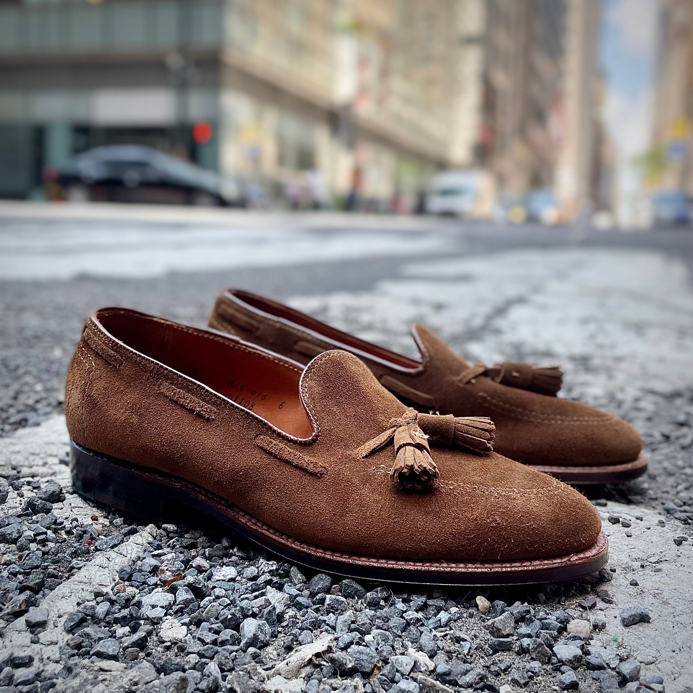 D1108 Unlined Tassel Loafer in Snuff Suede