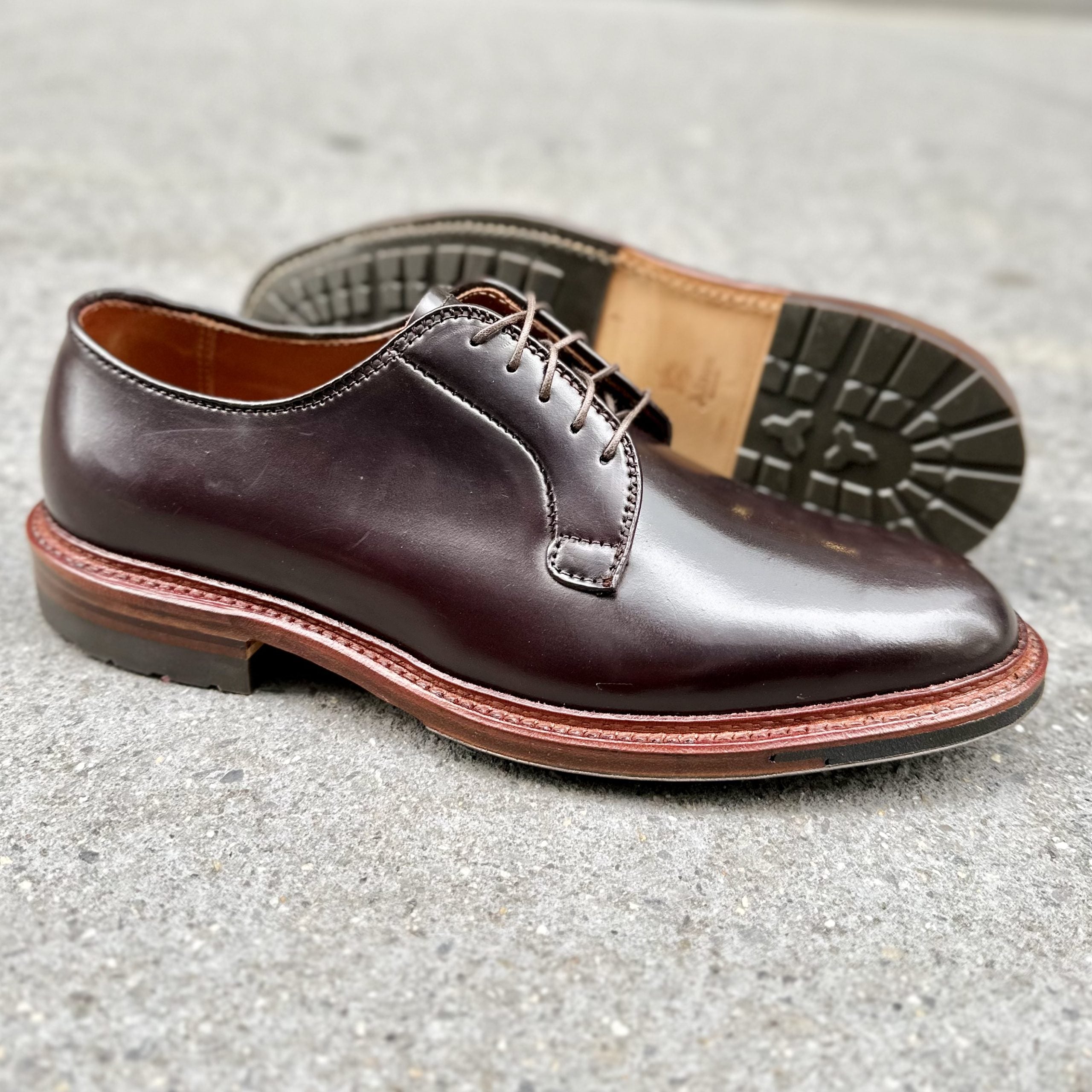 D7406C - Antique Plain Toe Blucher w Commando in Color 8 Shell